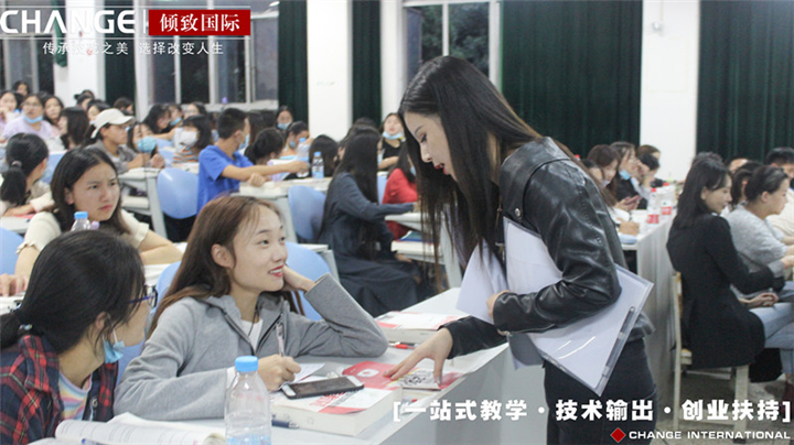 昆明半**嘟嘟唇 