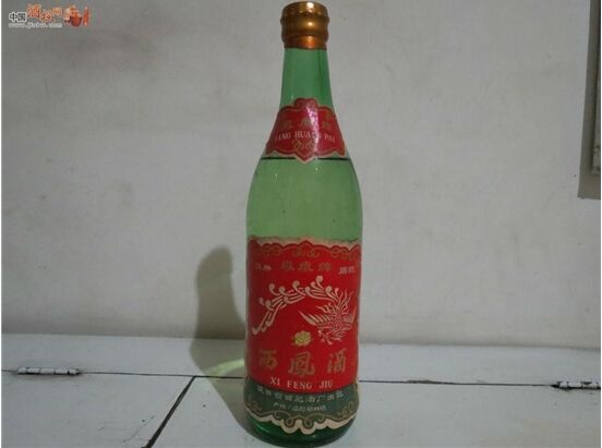 湛江老酒回收案例—82年压盖金膜西凤酒 