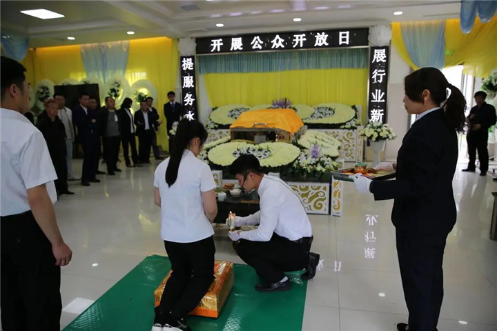 济南殡葬车出租  济南殡仪车出租