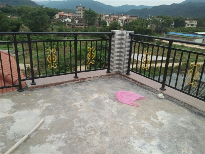 深圳阳台护栏锌钢护栏厂家 