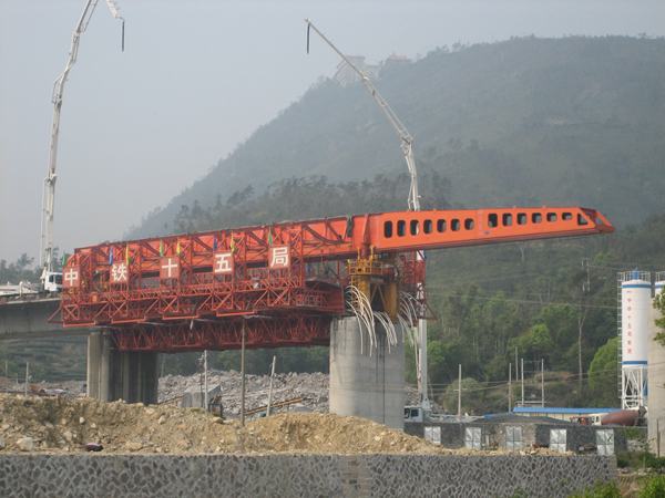 黑龙江鸡西架桥机出租公司32吨葫芦门式起重 