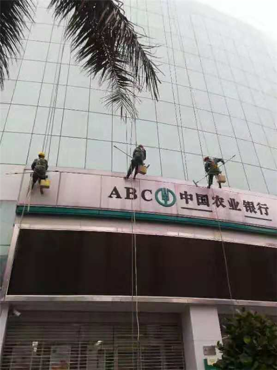 珠海高空外墙玻璃清洗工程