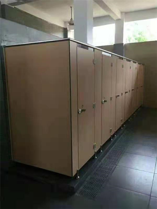 广州卫生间隔断材料防潮板主要是有哪些部分组成的