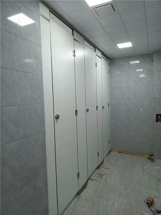 卫生间隔断选择抗倍特板的原因