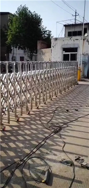 洛阳伸缩门安装