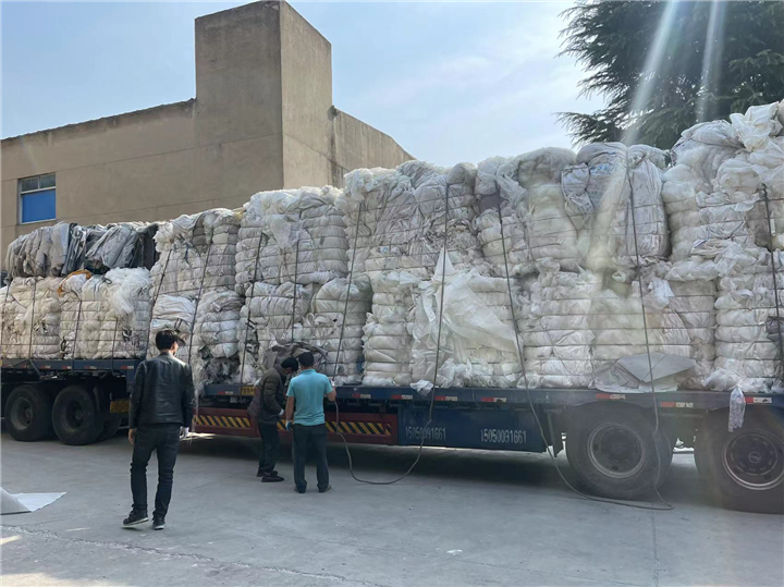 江苏涤纶废丝回收商分享涤纶废丝的衣用纤维