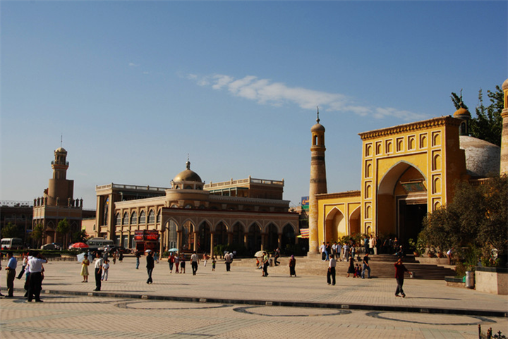 独库公路旅游包车李师傅 