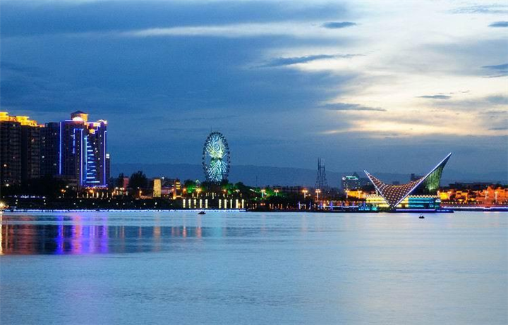 喀什旅游包车师傅 