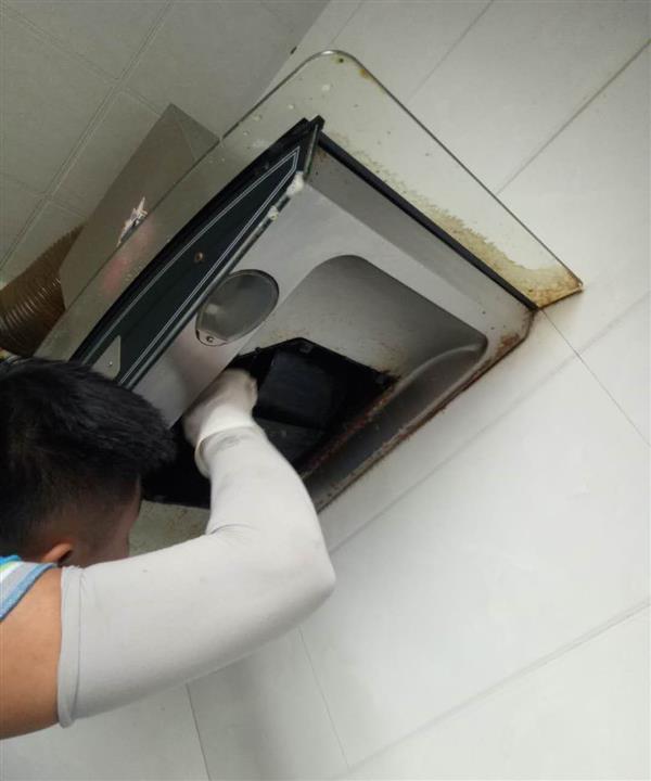 不管油烟机多脏教你正确的清洁方法
