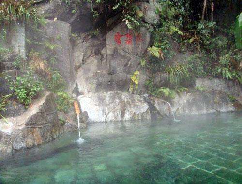 樱花谷-樱花绽放的森林温泉 