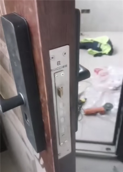 贵阳修仓库门锁师傅电话是多少