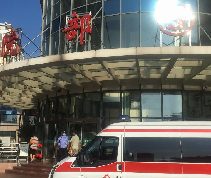大连救护车出租护士跟车护送多少钱