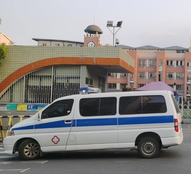 印江县附近短途转院租救护车出租怎么收费