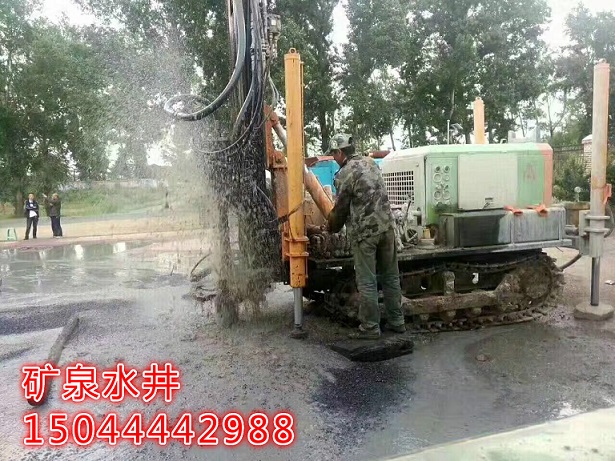 矿泉水井