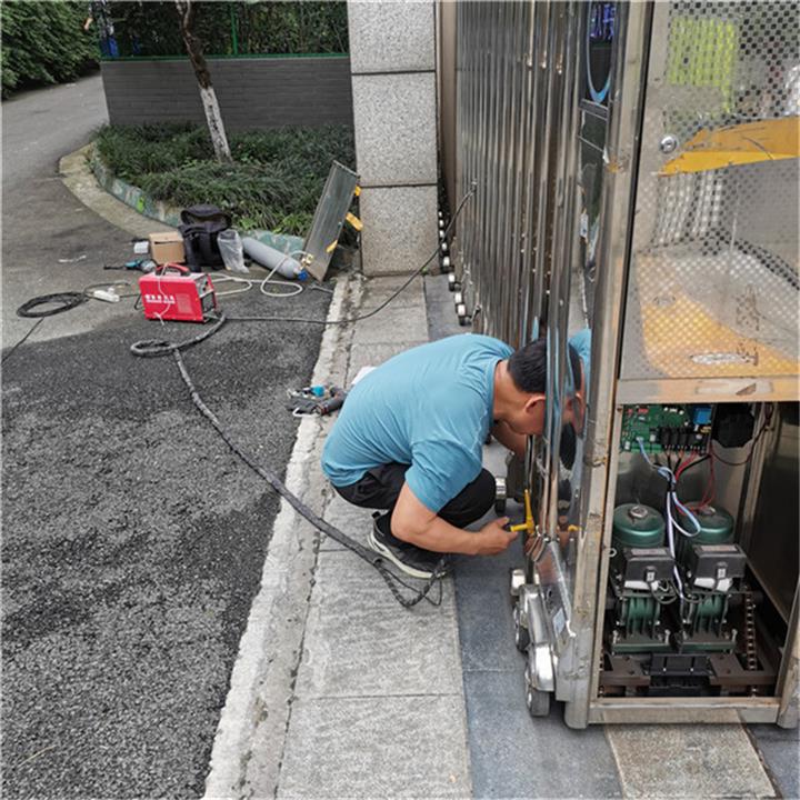 成都电动伸缩门的保养方式