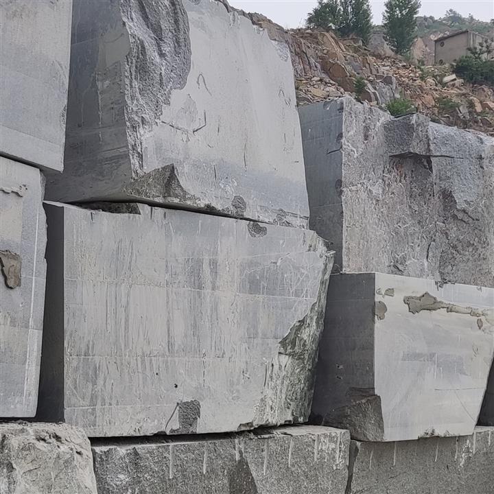 鲁灰荒料